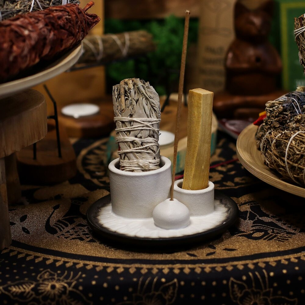 Wierookbrander voor Palo Santo houtje en smudgestick wit grijs