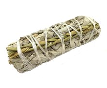 witte salie met sweetgrass smudge stick
